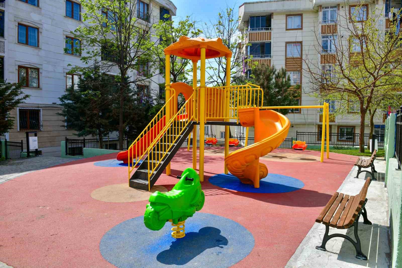 Esenyurt Belediyesi yangında zarar gören parkı yeniledi
