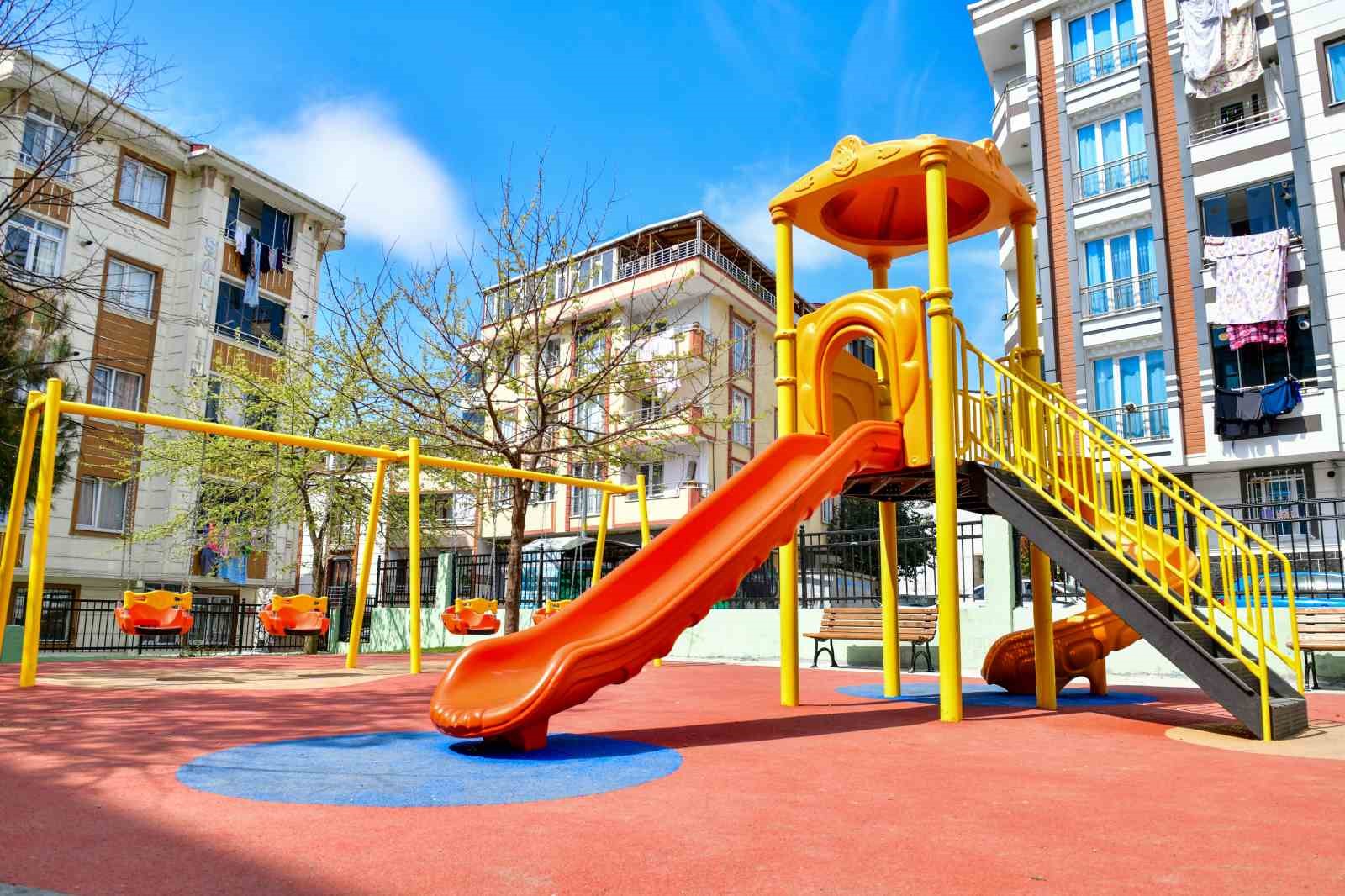 Esenyurt Belediyesi yangında zarar gören parkı yeniledi
