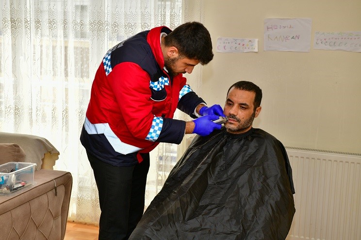 Esenyurt Belediyesi’nden bayram öncesi evde kişisel bakım hizmeti
