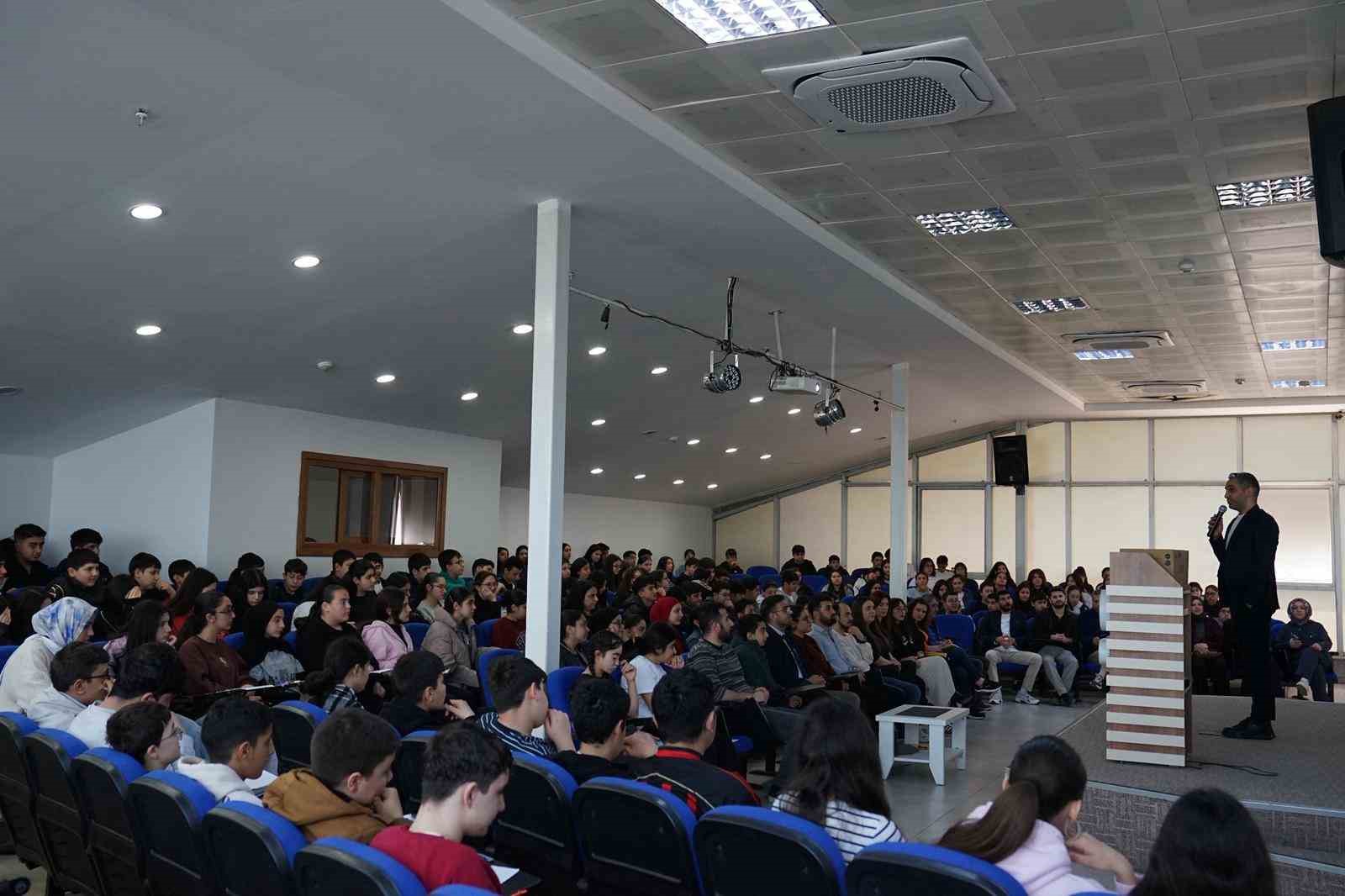 Esenyurt Belediyesi’nden gençlere sınav desteği
