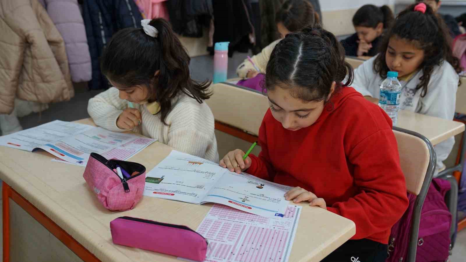 Esenyurt Belediyesi’nden paket ders sistemiyle 6 bin 396 öğrenciye destek
