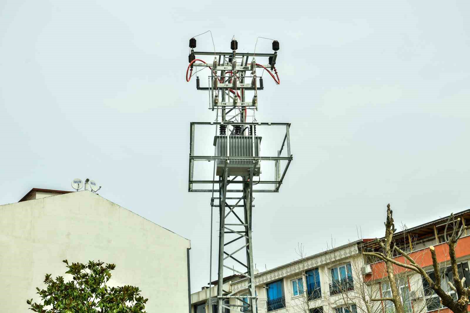 Esenyurt Mehmet Akif Ersoy Mahallesi’nin 7 yıllık elektrik sorunu çözüldü
