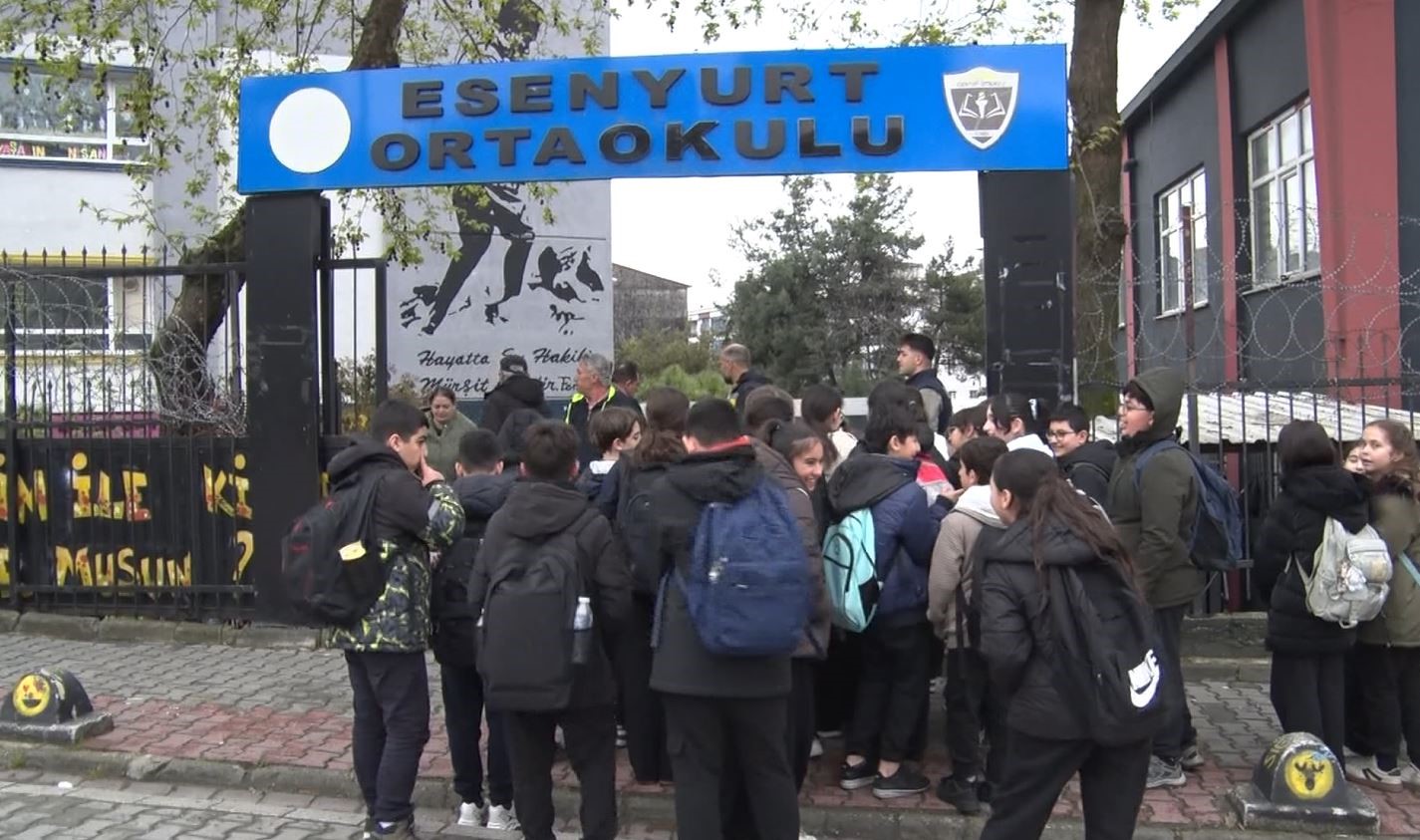 Esenyurt Ortaokulu’nda 6 yıldır uygulanan kartlı turnike sistemi velilere güven veriyor
