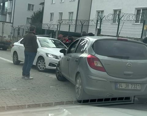 Esenyurt’a yol verme kavgasında kadınlar birbirine girdi
