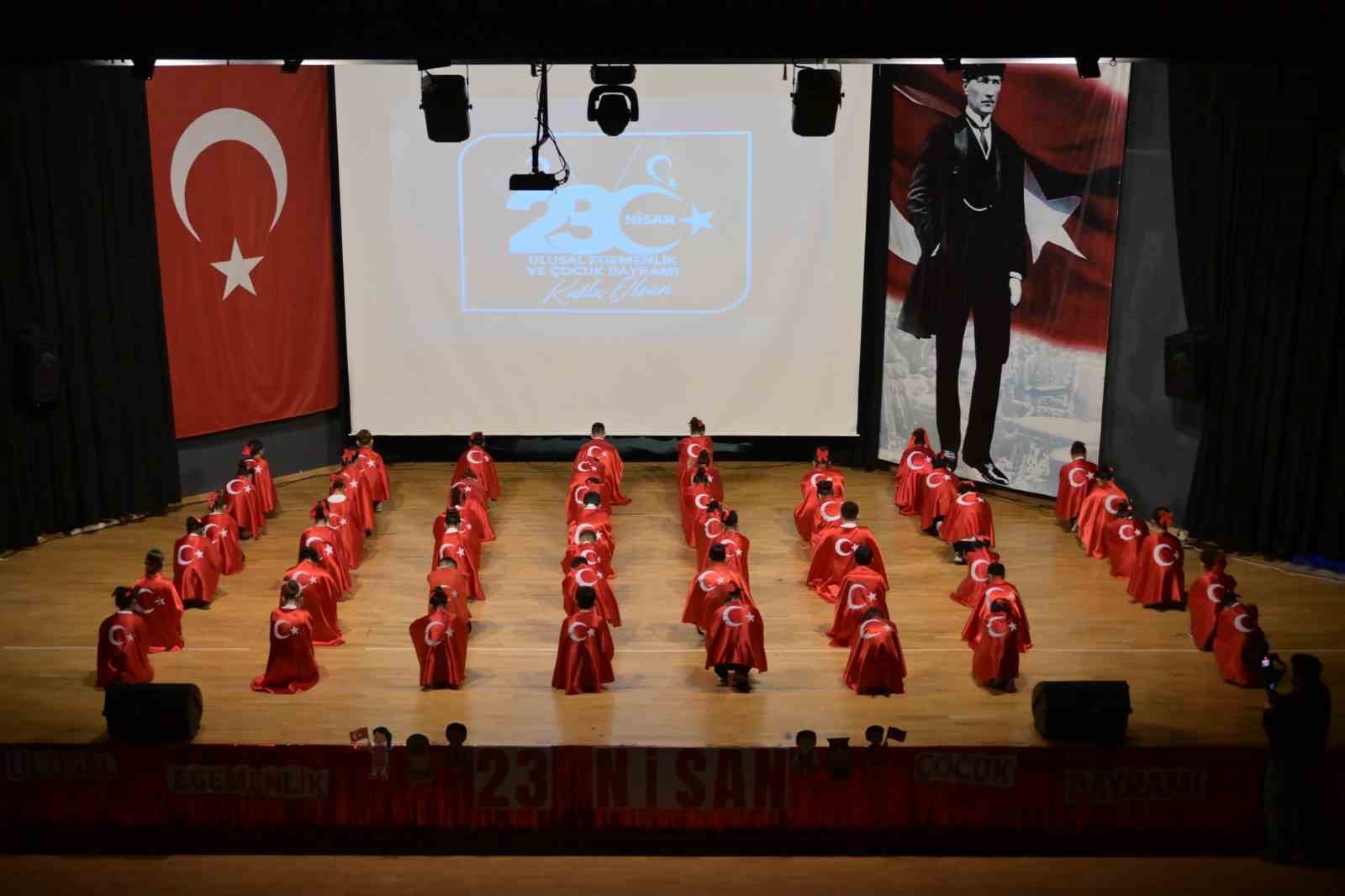 Esenyurt’ta 23 Nisan kutlamaları çocukların gösterileriyle taçlandı
