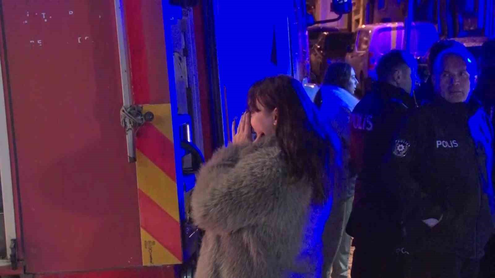 Esenyurt’ta apartmanda çıkan yangında 4 kişi dumandan etkilendi
