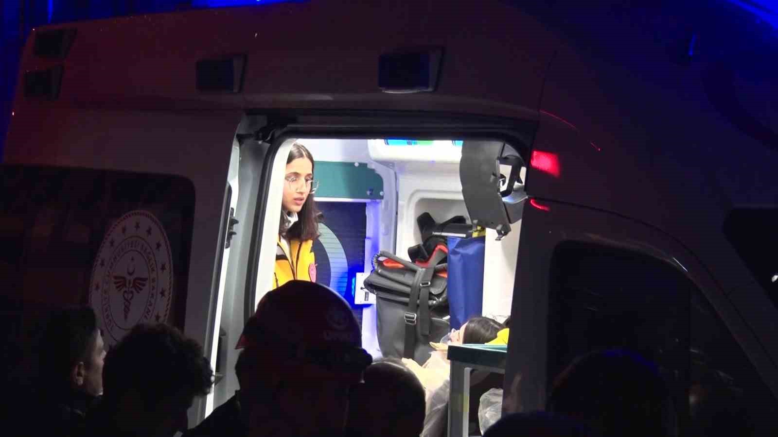 Esenyurt’ta apartmanda çıkan yangında 4 kişi dumandan etkilendi
