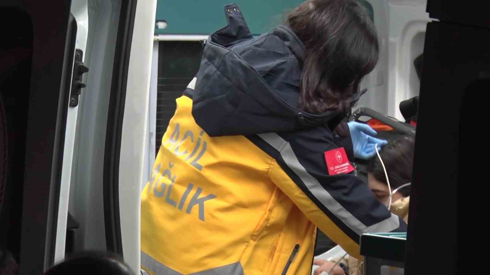 Esenyurt’ta apartmanda çıkan yangında 4 kişi dumandan etkilendi
