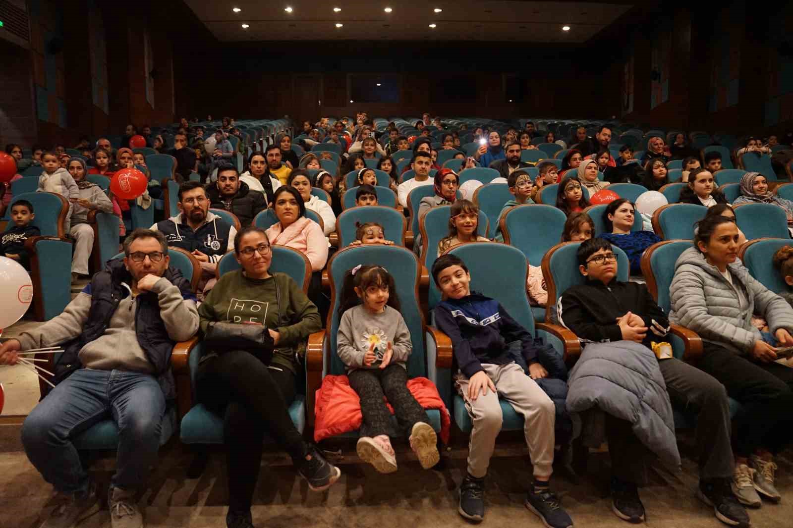 Esenyurt’ta ara tatil şenliği coşkusu: Çocuklar doyasıya eğlendi
