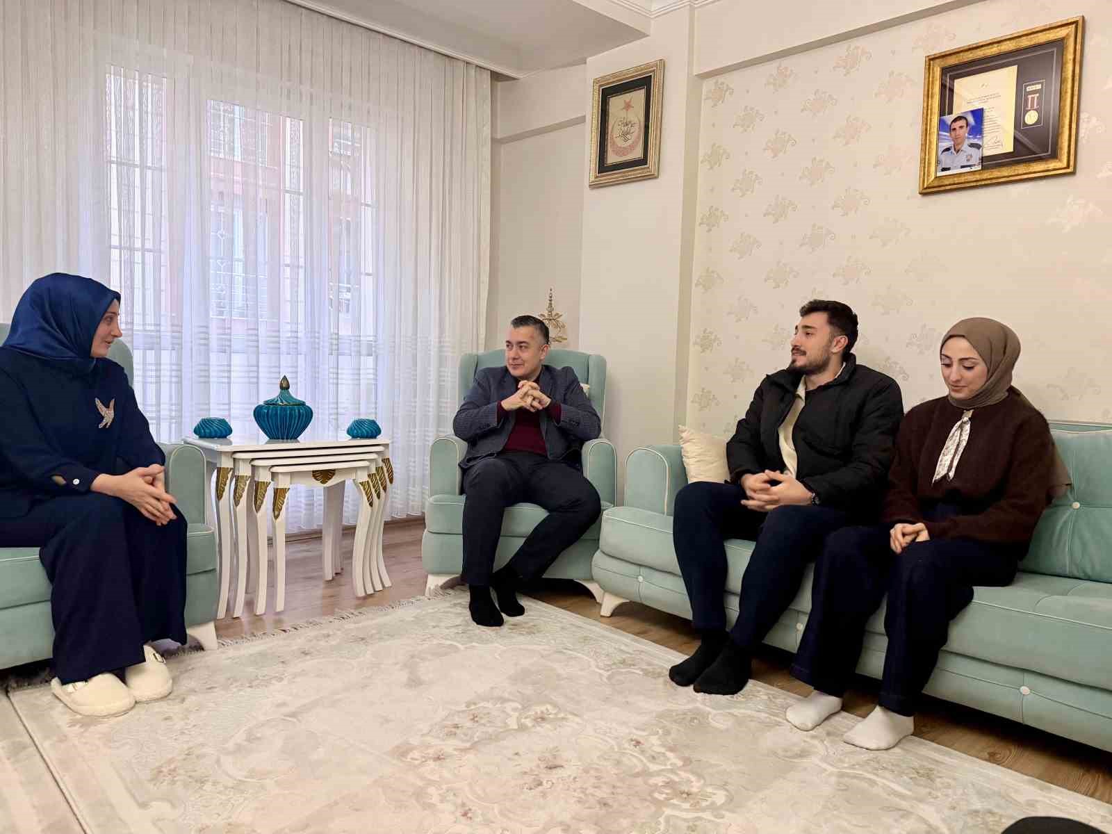 Esenyurt’ta Başkan Vekili Can Aksoy, ilk iftarını şehit ailesiyle açtı
Esenyurt’ta Başkan Vekili Can Aksoy, ilk iftarını şehit ailesiyle açtı