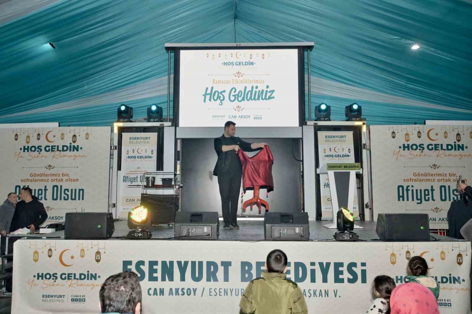 Esenyurt’ta Başkan Vekili Can Aksoy, ilk iftarını şehit ailesiyle açtı
Esenyurt’ta Başkan Vekili Can Aksoy, ilk iftarını şehit ailesiyle açtı