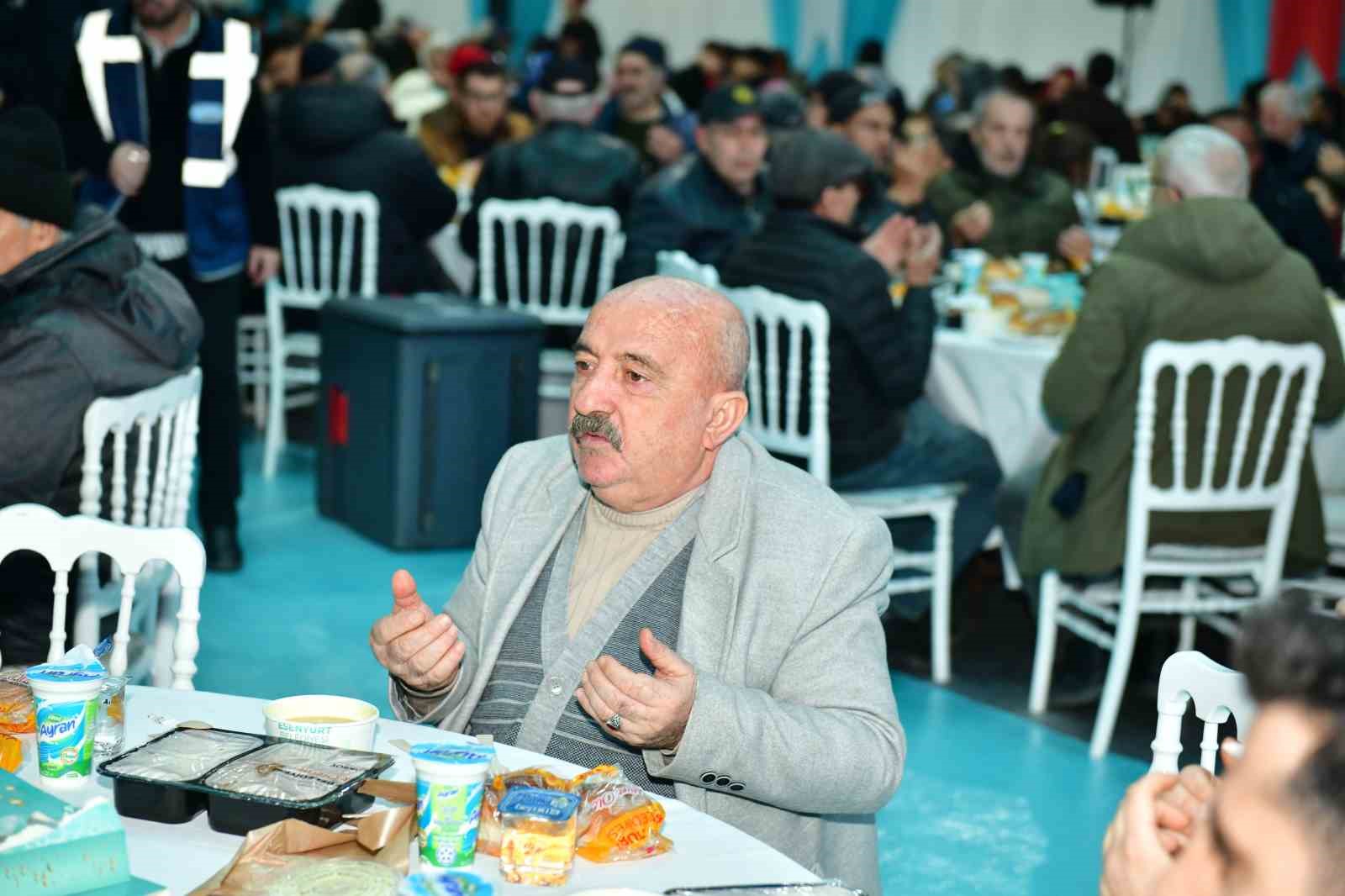 Esenyurt’ta Başkan Vekili Can Aksoy, ilk iftarını şehit ailesiyle açtı
Esenyurt’ta Başkan Vekili Can Aksoy, ilk iftarını şehit ailesiyle açtı
