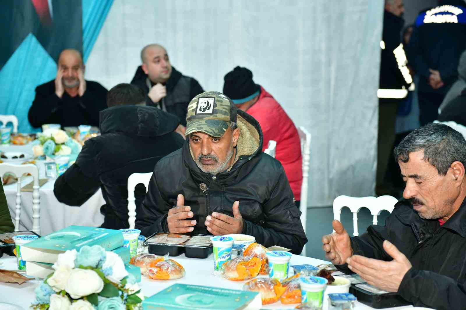 Esenyurt’ta Başkan Vekili Can Aksoy, ilk iftarını şehit ailesiyle açtı
Esenyurt’ta Başkan Vekili Can Aksoy, ilk iftarını şehit ailesiyle açtı