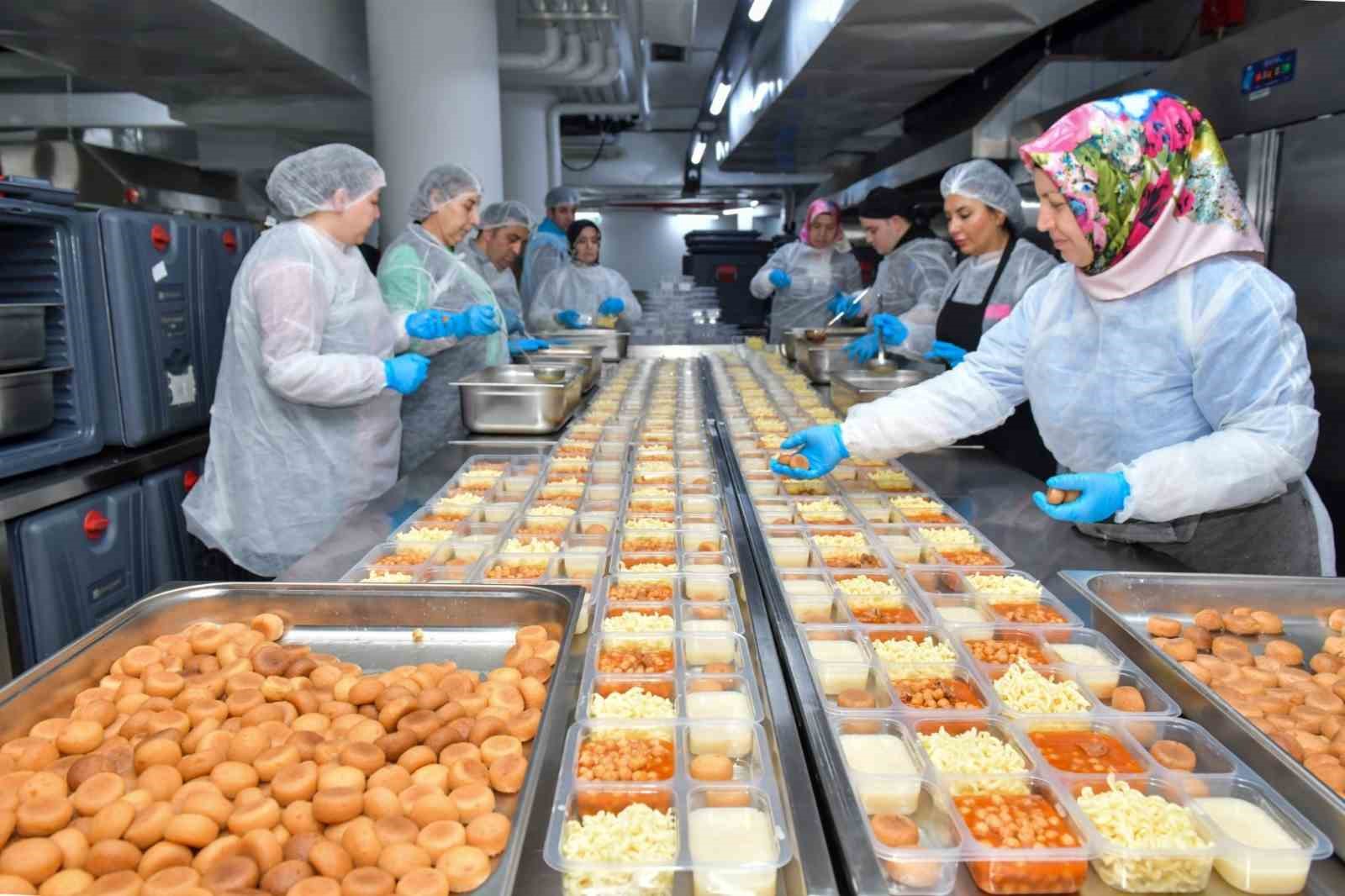 Esenyurt’ta dolu dolu Ramazan ayı
