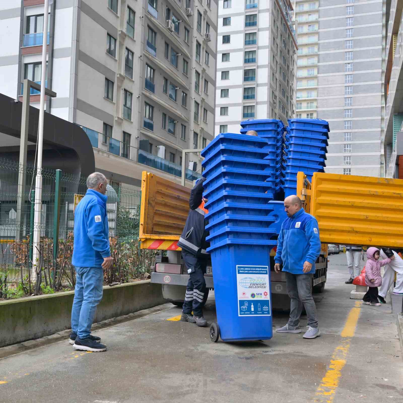 Esenyurt’ta geri dönüşüm çalışmaları yaygınlaşarak sürüyor
