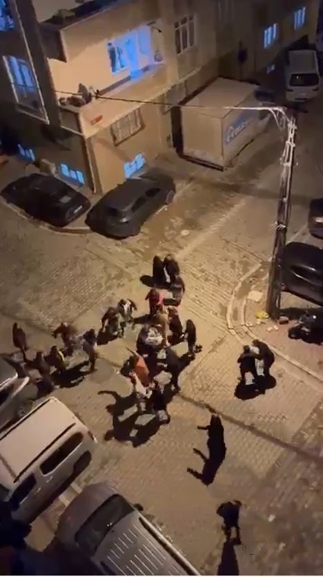 Esenyurt’ta gürültü nedeniyle ortalık karıştı: Ev basıp hamile kadını dövdüler
