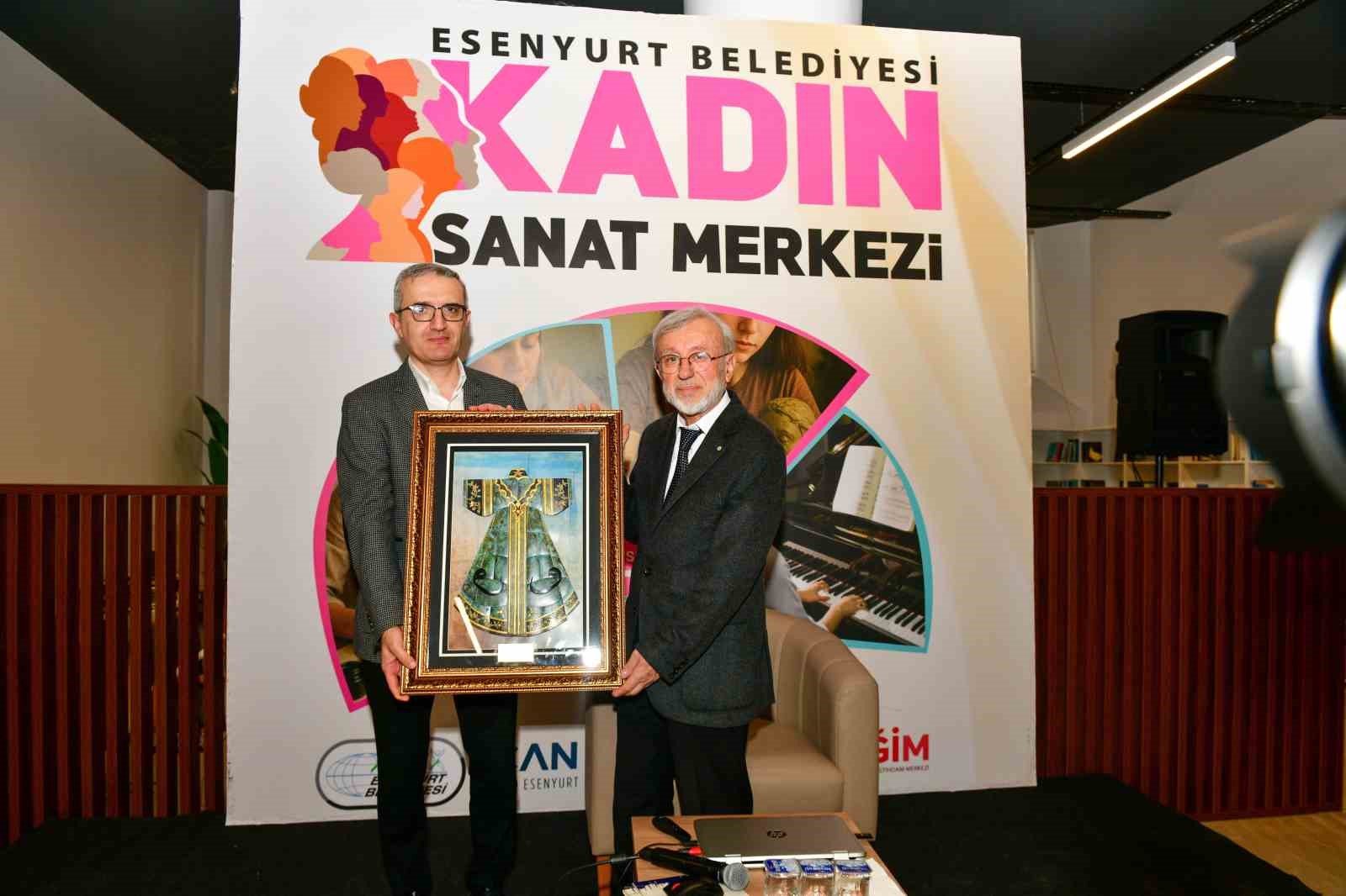 Esenyurt’ta hat sanatı söyleşisi yoğun ilgi gördü
