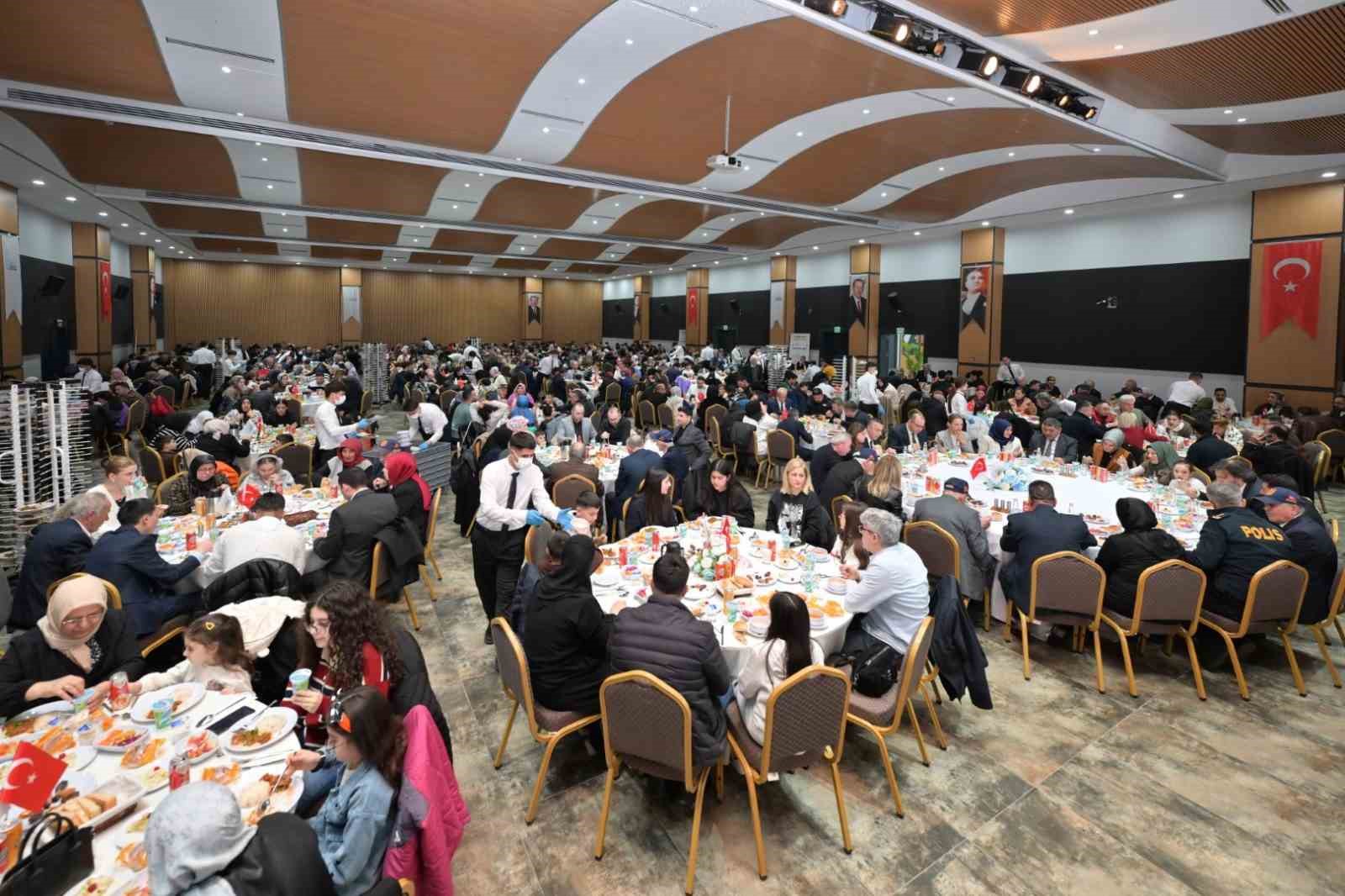 Esenyurt’ta Ramazan boyunca her gün 14 bin kişi iftar sofralarında ağırlandı
