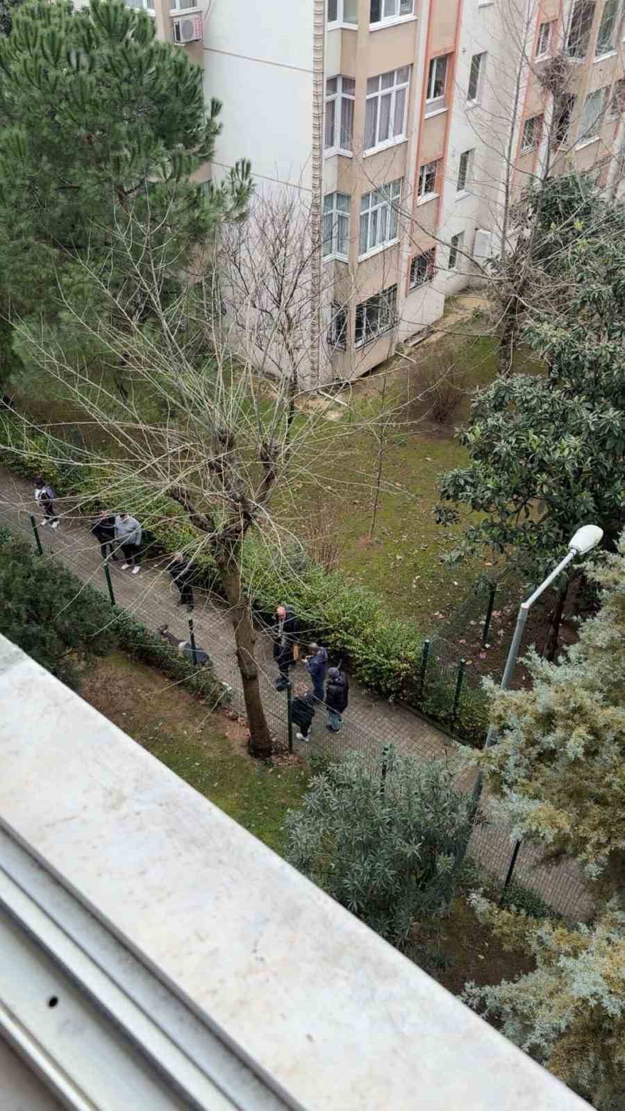 Esenyurt’ta sokakta gördüğü husumetlisini silahla vurarak öldürdü
