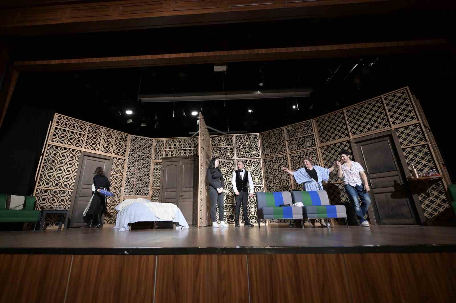 Esenyurt’ta tiyatro dolu bir sezon: Her ay 3 oyun sahnelendi
