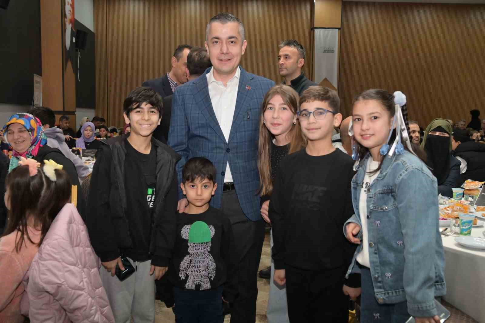 Esenyurt’ta TÜGVA Aile İftarı programı düzenlendi
Esenyurt’ta TÜGVA Aile İftarı programı düzenlendi