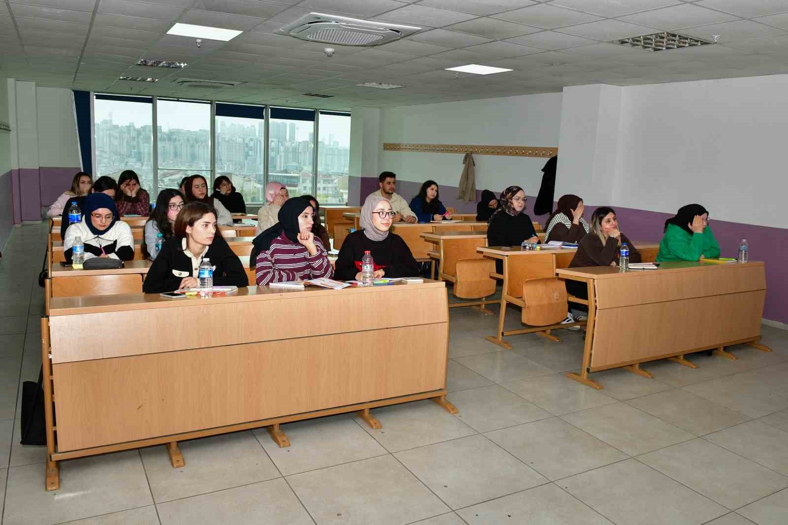 Esenyurt’ta ücretsiz KPSS ve DGS kursları başladı
