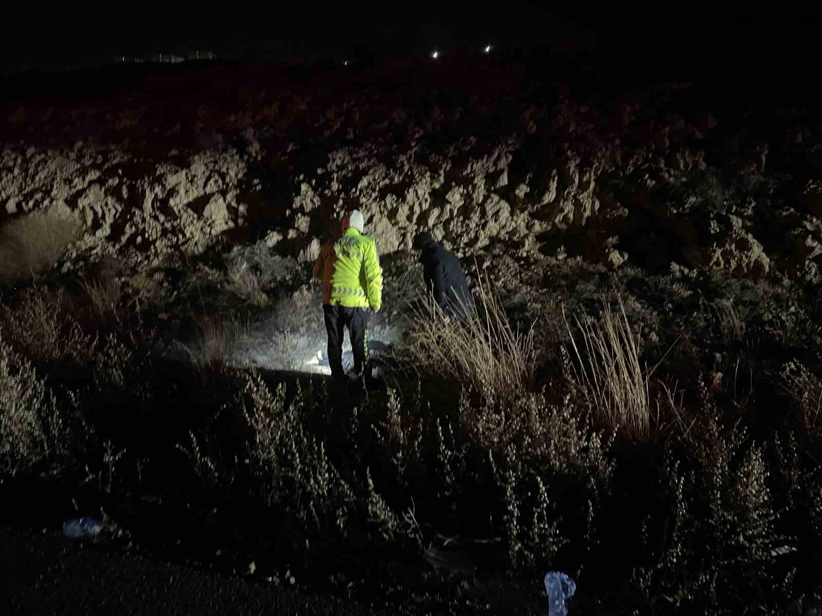 Eşi araç çarpması sonucu öldü, olay yerinden ayrılan kocası polise ’ot topluyorduk’ dedi
