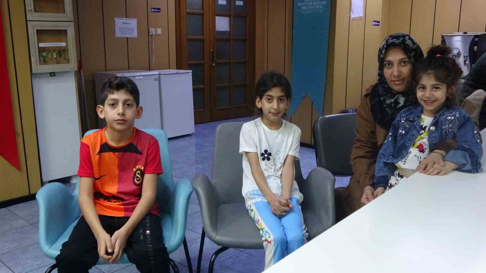 Eşi cezaevine giren kadın çocuklarıyla birlikte hastane mescidine sığındı
