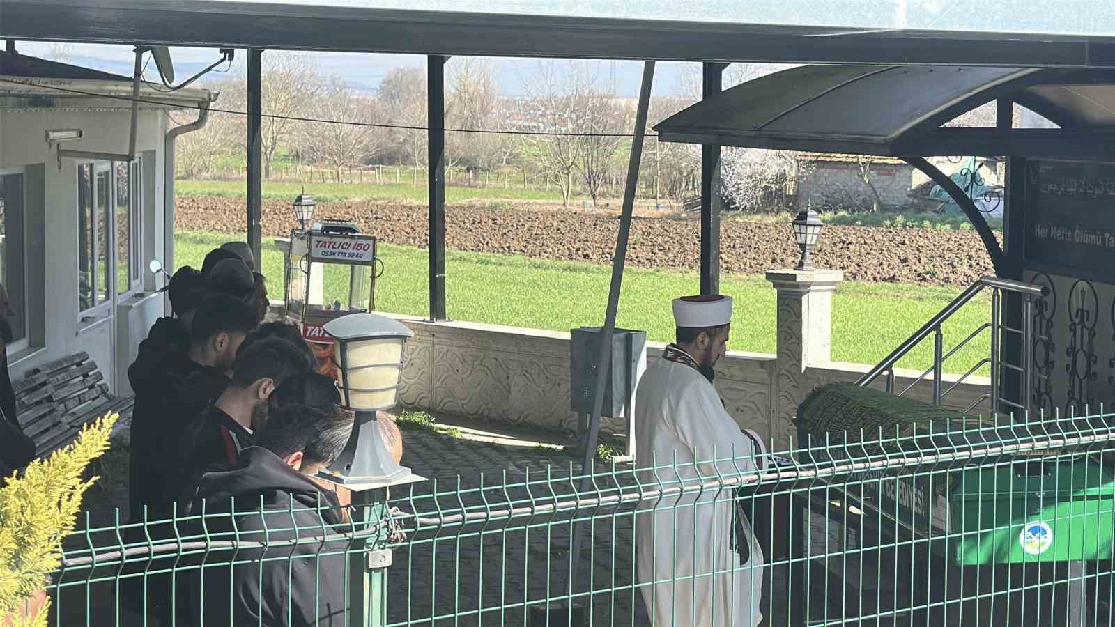 Eşi tarafından vurularak öldürülen kadın son yolculuğuna uğurlandı
