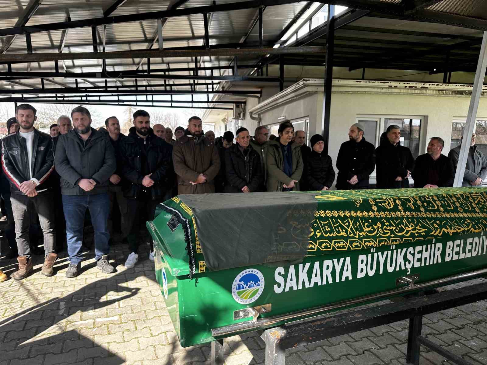 Eşi tarafından vurularak öldürülen kadın son yolculuğuna uğurlandı
