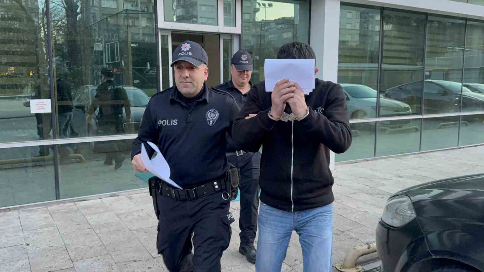 Eşi terk edince, kayınpederinin evini ateşe verdi
