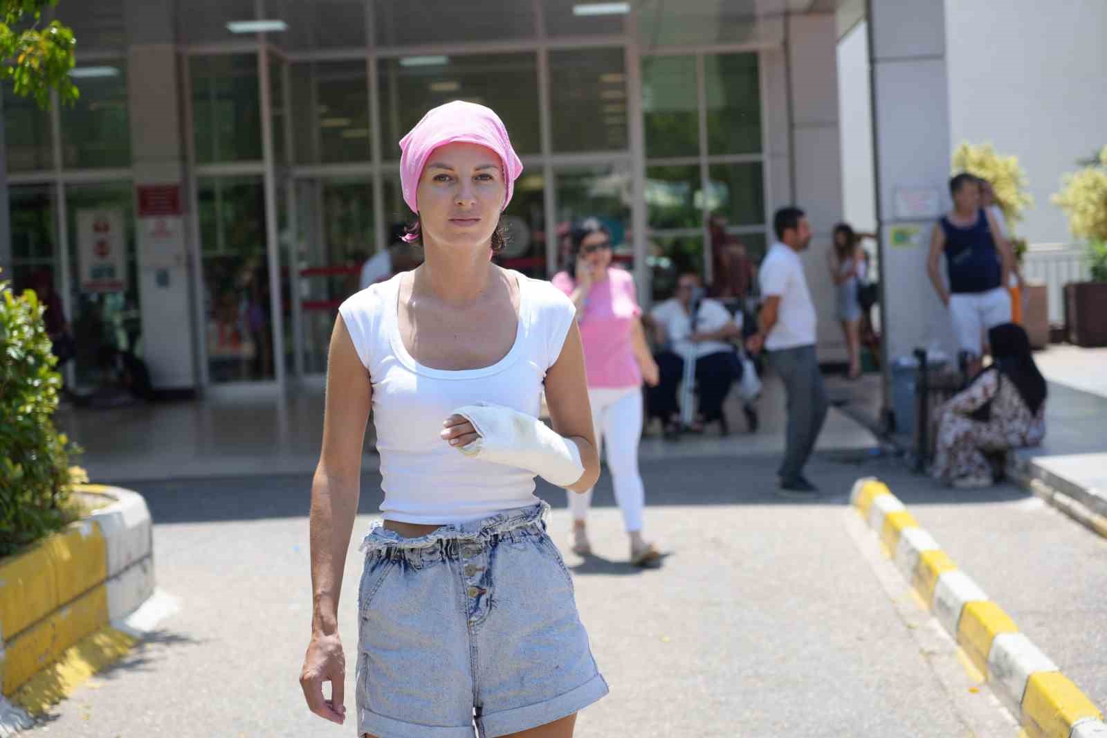 Eşini sokak ortasında sopayla darbettiği iddia edilen sanığa 19 yıl hapis
Eşini sokak ortasında sopayla darbettiği iddia edilen sanığa 19 yıl hapis