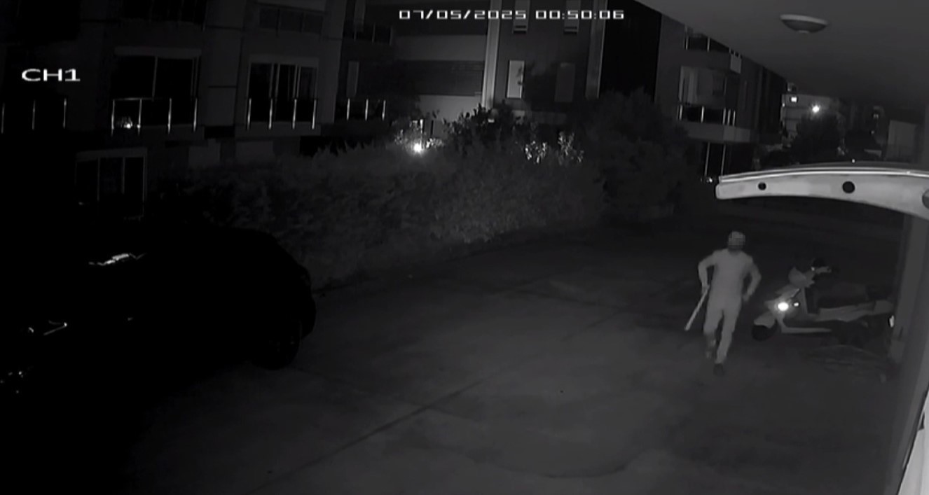 Eşini sokak ortasında sopayla darbettiği iddia edilen sanığa 19 yıl hapis
Eşini sokak ortasında sopayla darbettiği iddia edilen sanığa 19 yıl hapis