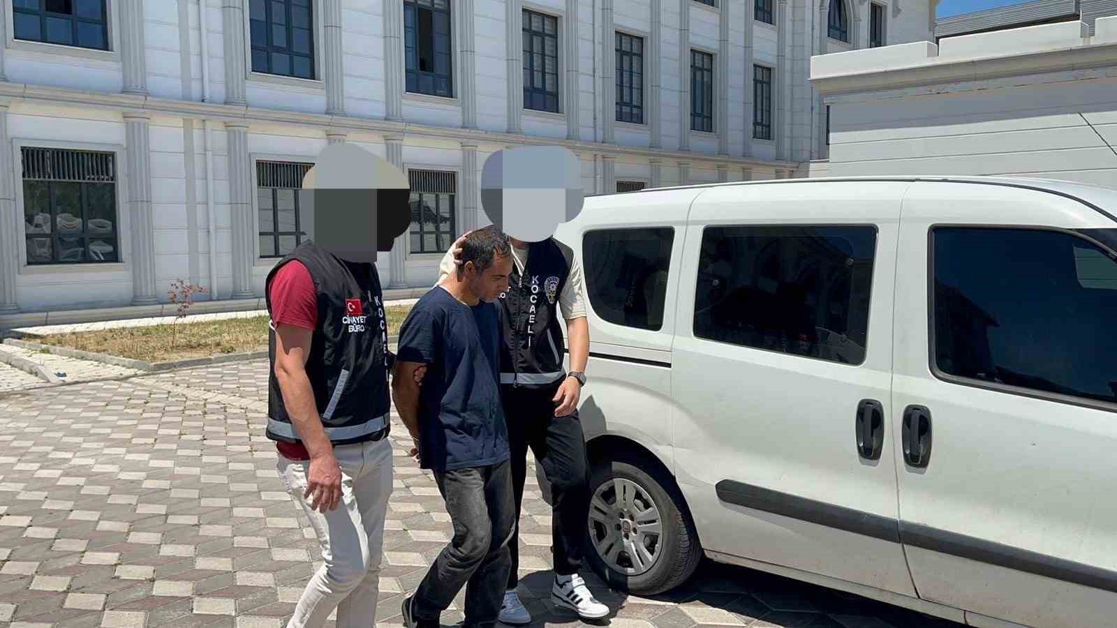 Eşini ve akrabasını ağır yaralamıştı: Mağdur kadın kezzap tehdidini anlattı
Eşini ve akrabasını ağır yaralamıştı: Mağdur kadın kezzap tehdidini anlattı