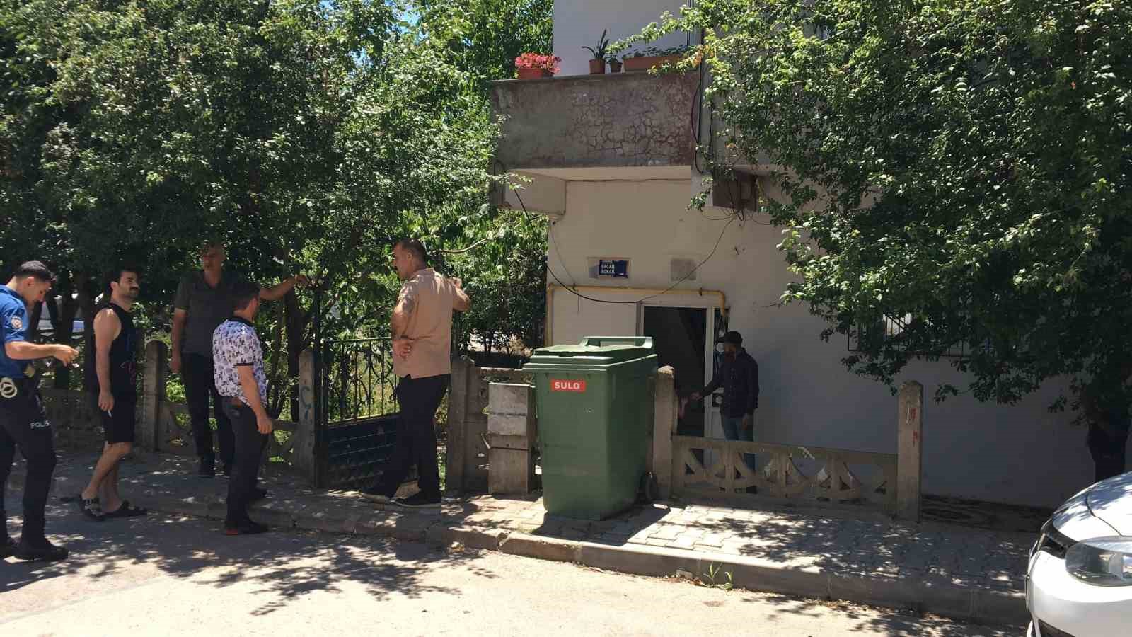 Eşini ve akrabasını ağır yaralamıştı: Mağdur kadın kezzap tehdidini anlattı
Eşini ve akrabasını ağır yaralamıştı: Mağdur kadın kezzap tehdidini anlattı