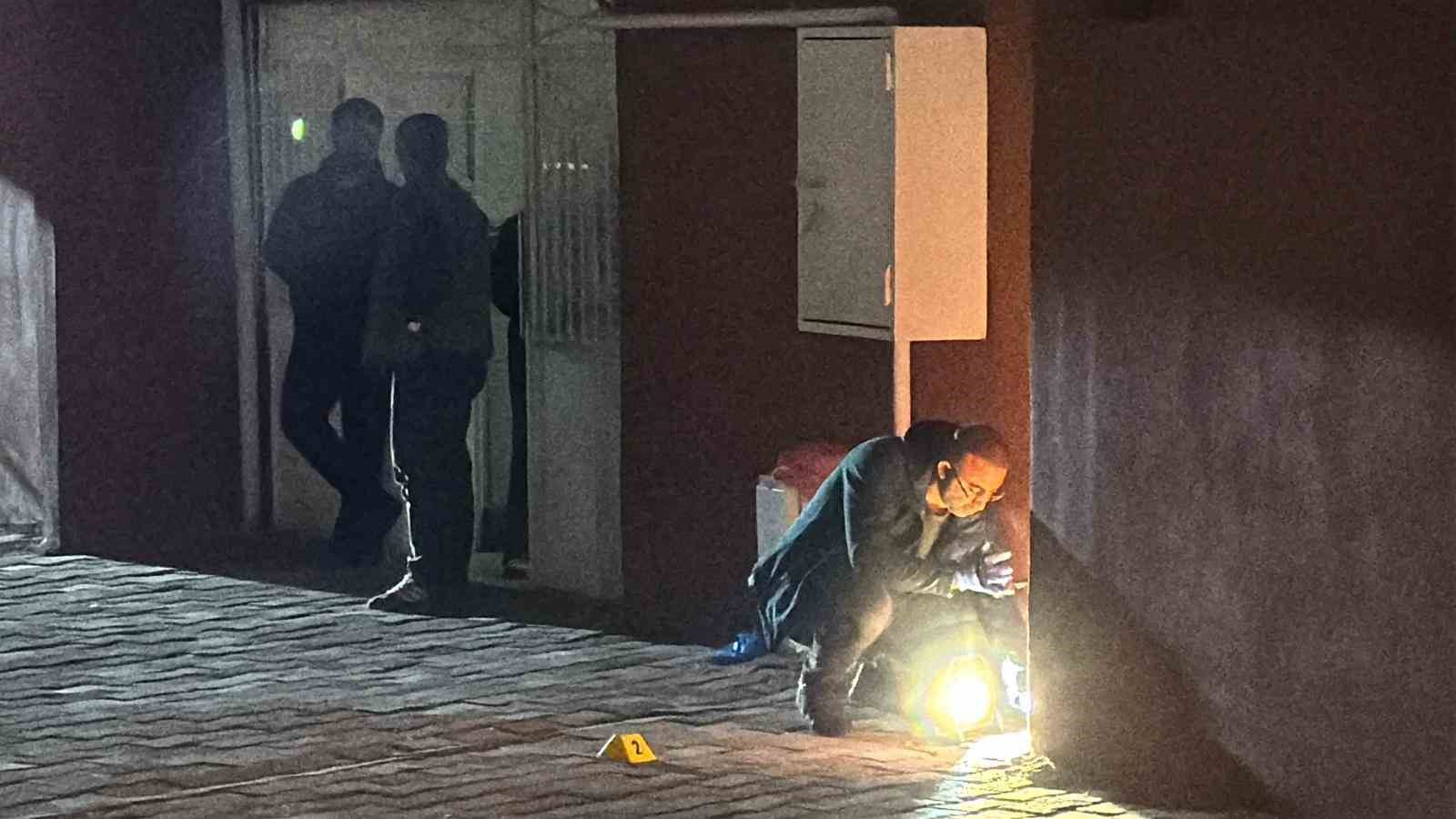 Eşini ve kızını silahla yaraladı, kahvehaneye gidip kendini ihbar etti
