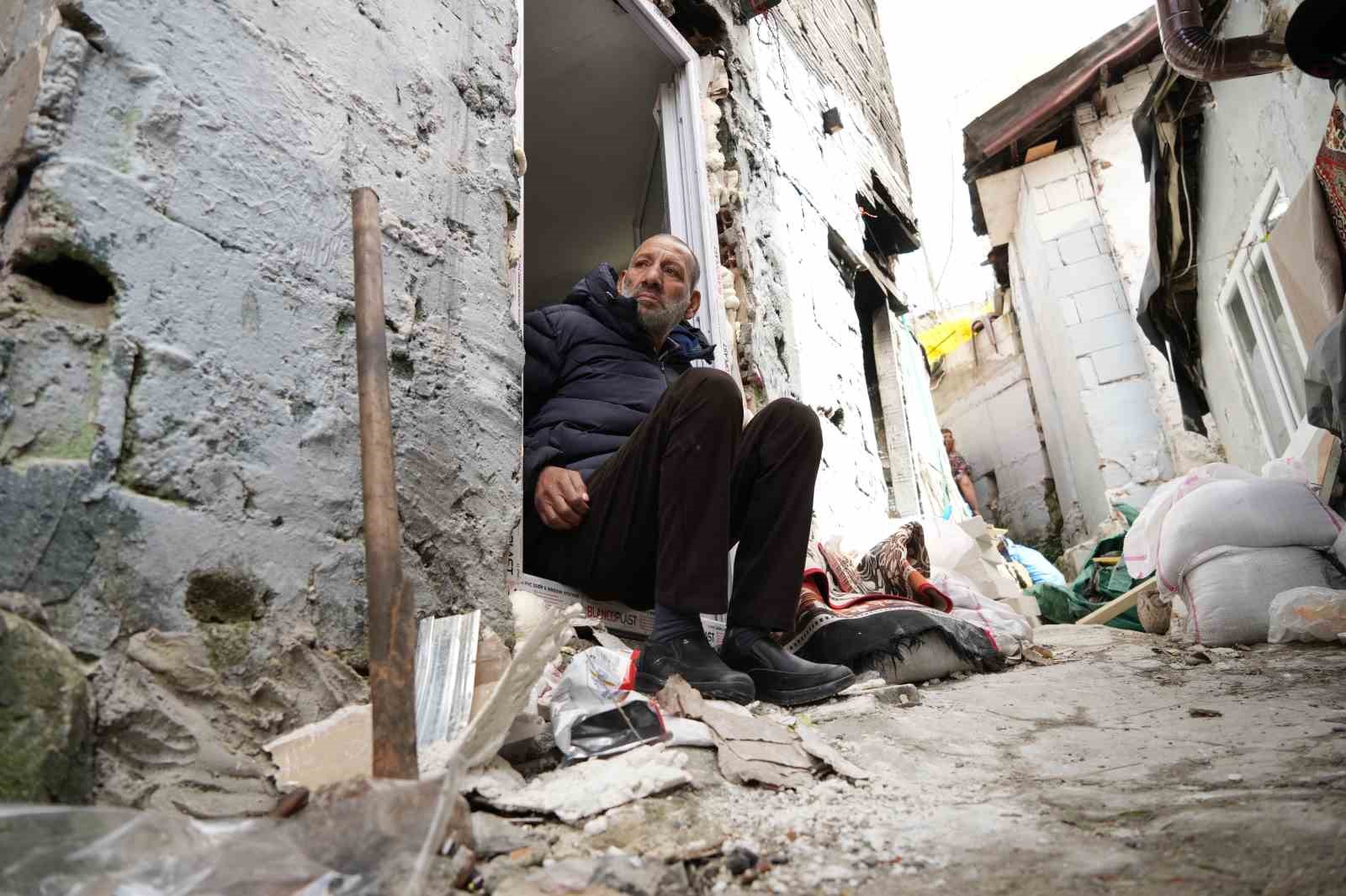 Eşiyle birlikte yaptığı poğaçalarla insanlara umut oluyor
