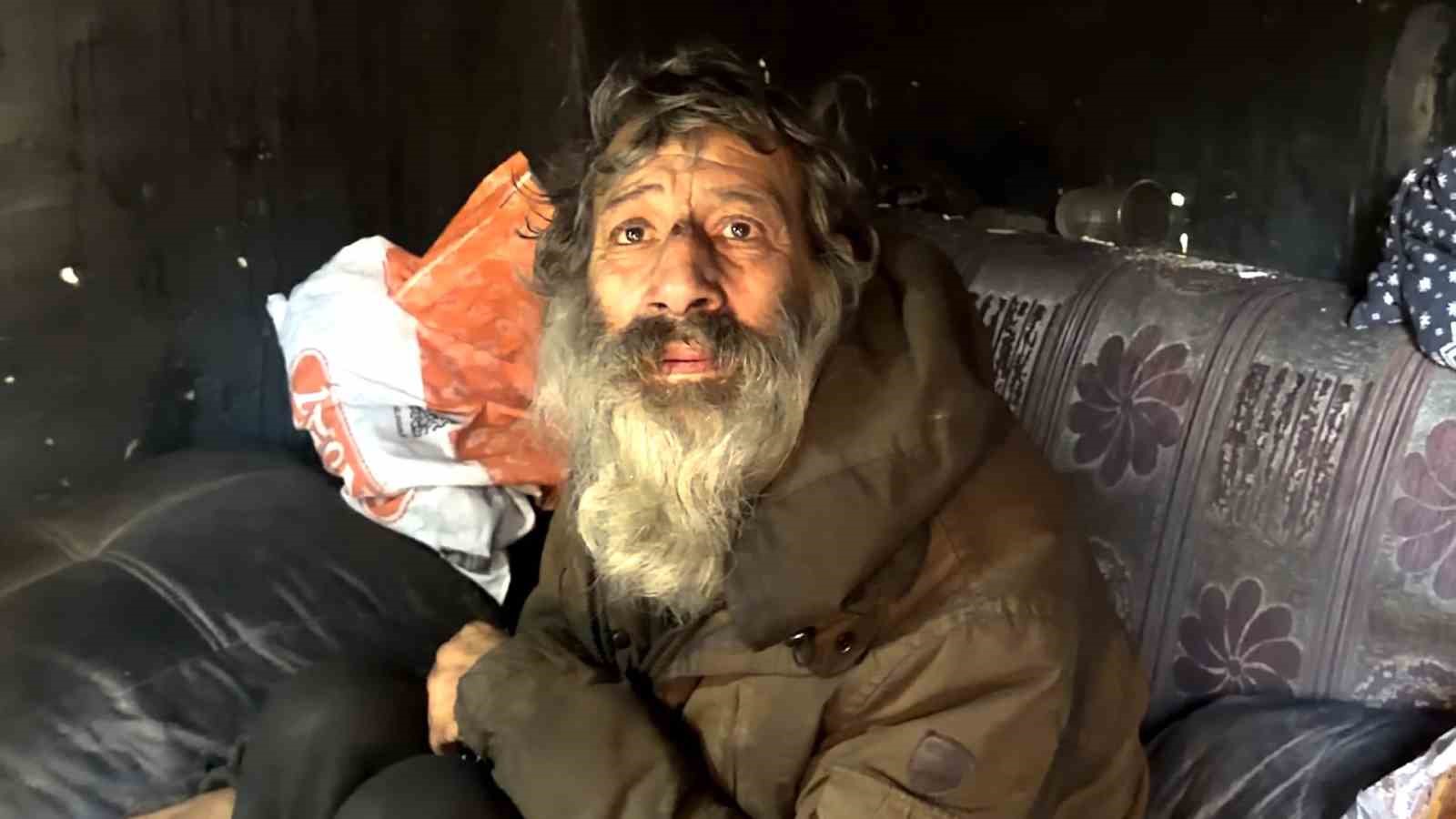 Eşiyle birlikte yaptığı poğaçalarla insanlara umut oluyor
