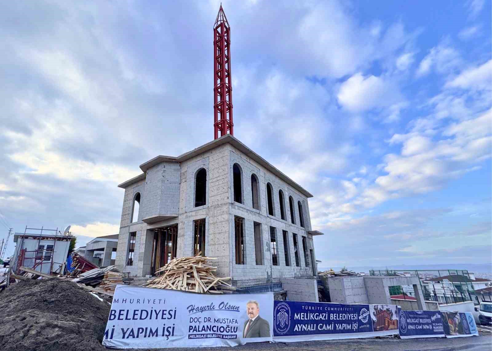 Eski Aynalı Cami yeniden inşa ediliyor
Eski Aynalı Cami yeniden inşa ediliyor