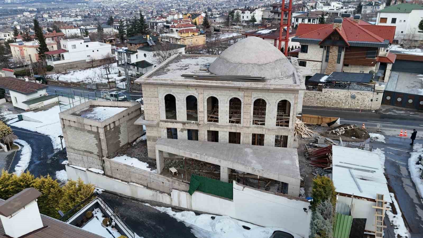 Eski Aynalı Cami yeniden inşa ediliyor
Eski Aynalı Cami yeniden inşa ediliyor