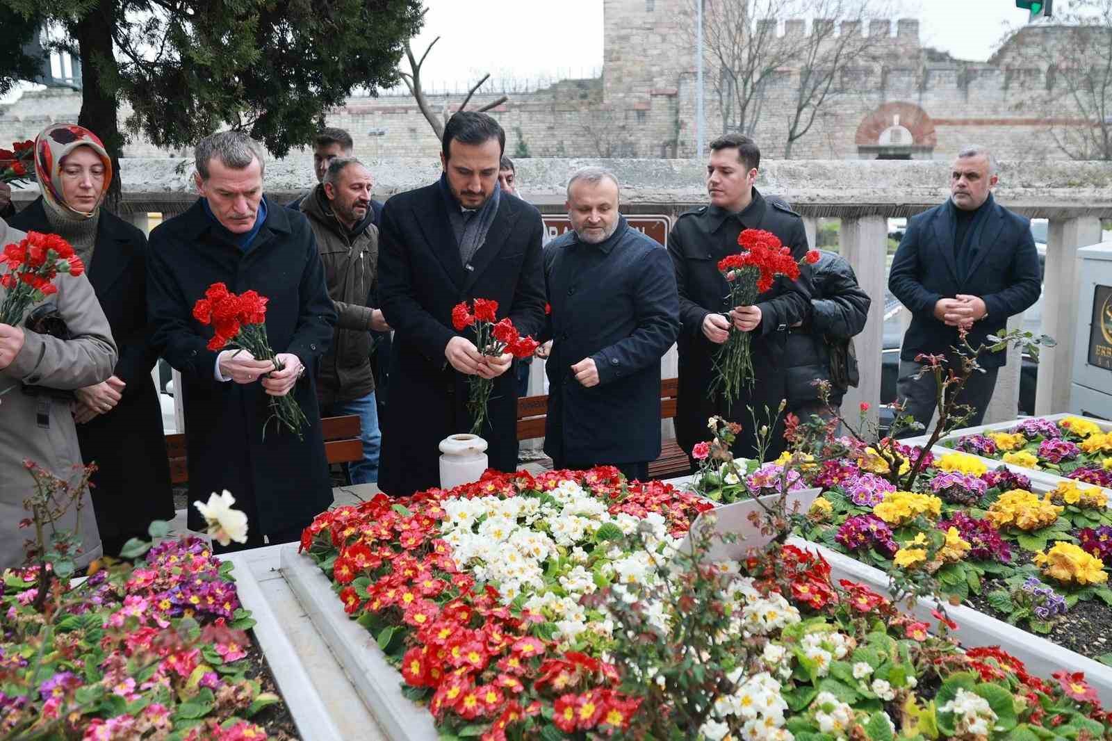 Eski Başbakan Necmettin Erbakan’ı kabri başında anıldı
