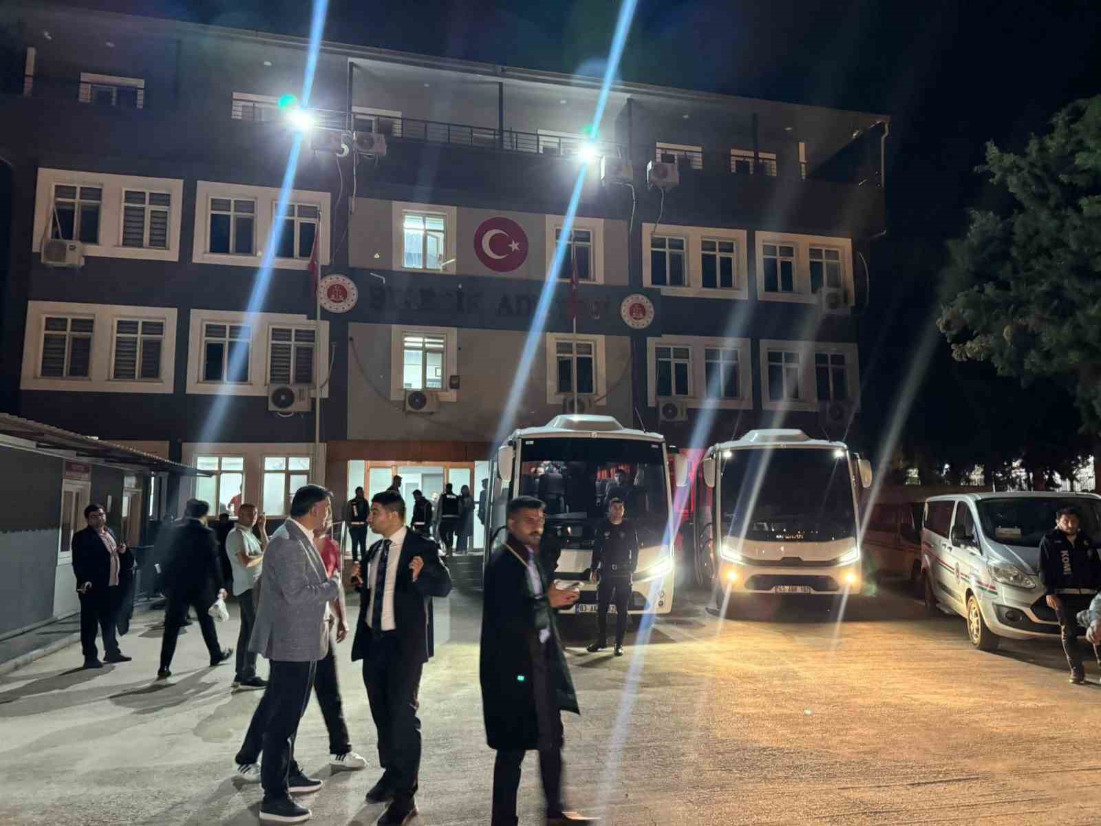 Eski Belediye Başkanı Şeref Albayrak ile birlikte 29 kişi tutuklandı
