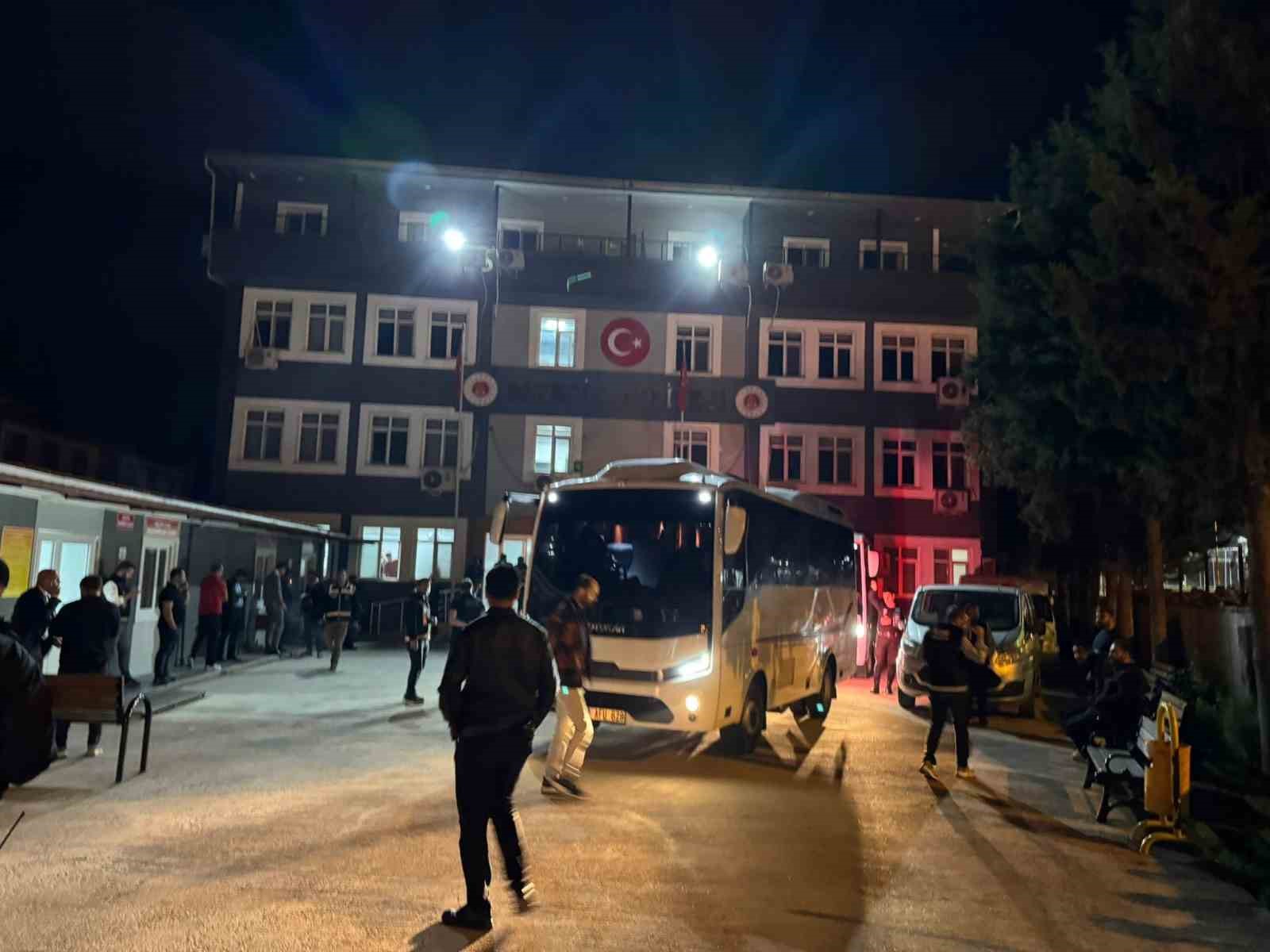 Eski Belediye Başkanı Şeref Albayrak ile birlikte 29 kişi tutuklandı
