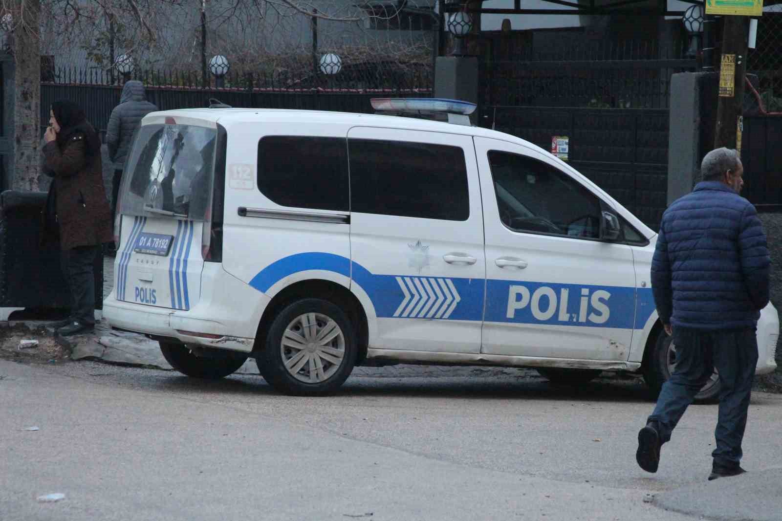 Eski çalıştığı iş yerini basıp 4 kişiyi vuran şahıs çatıda yakalandı
