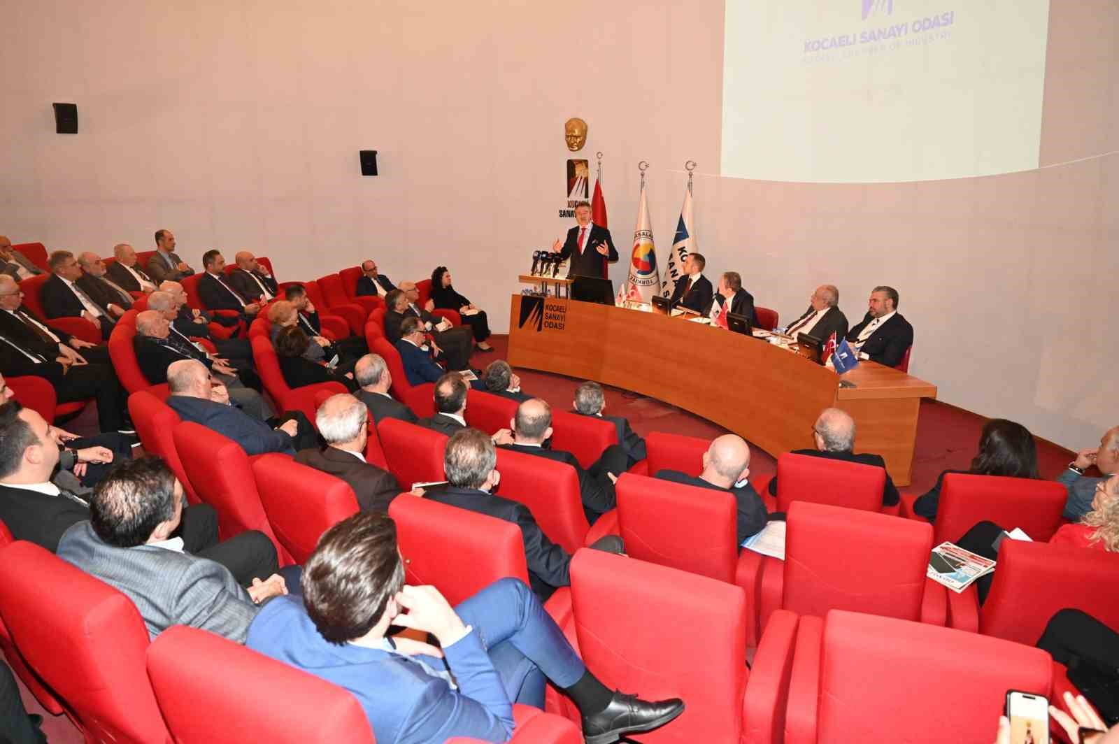 Eski Devlet Bakanı Tüzmen: "86 milyonuz ama sanayide adam yok"
