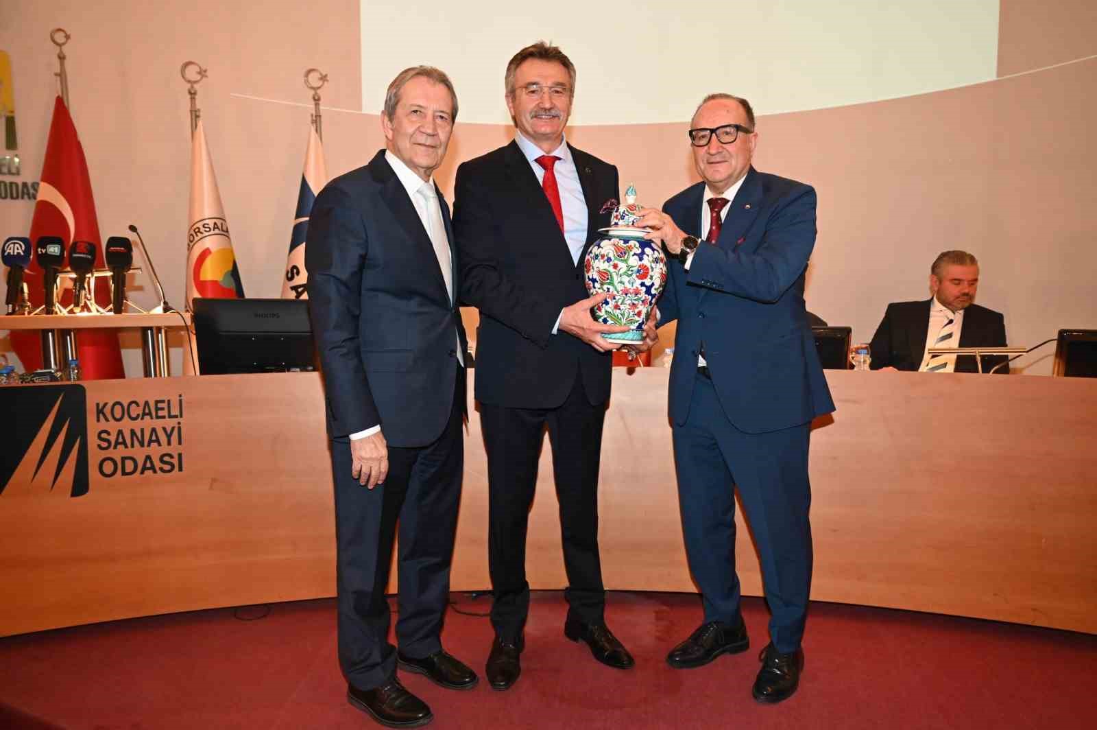 Eski Devlet Bakanı Tüzmen: "86 milyonuz ama sanayide adam yok"
