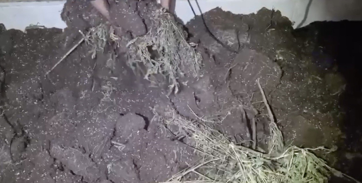 Eski fabrika binasını uyuşturucu imalathanesine çevirmiş: 130 kilo uyuşturucu ele geçirildi
