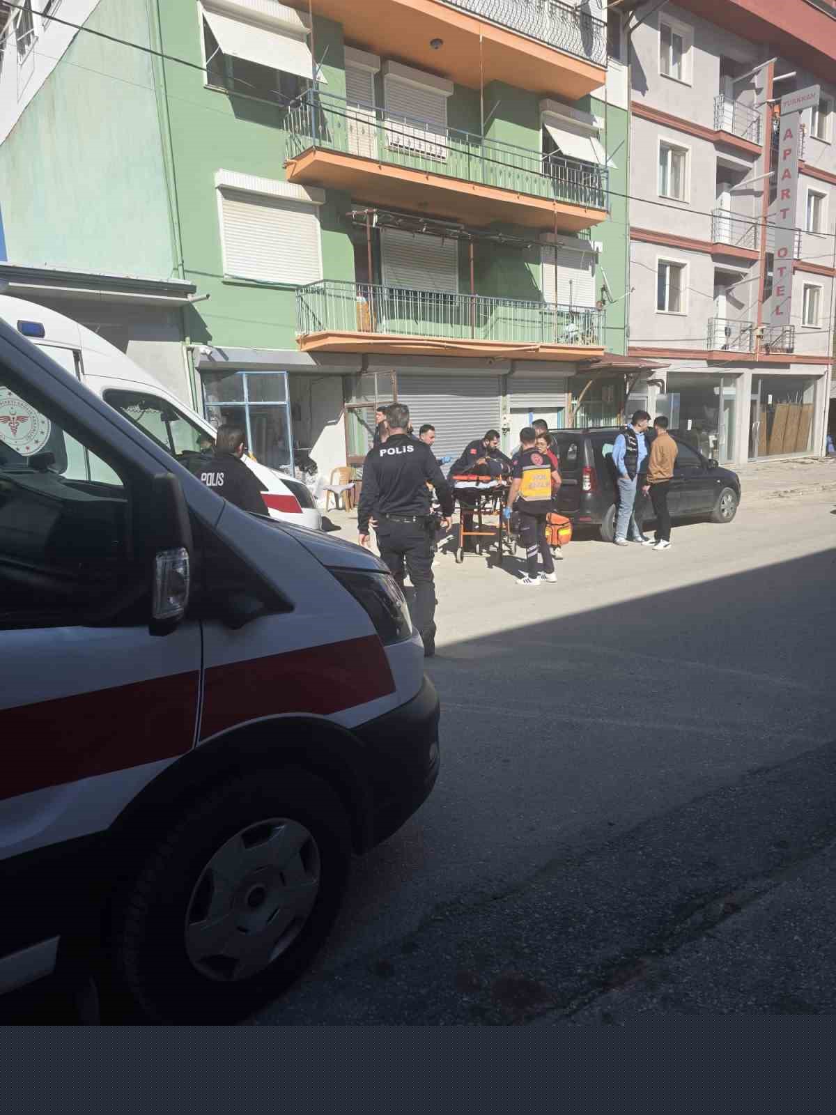 Eski karısını bacağından pompalı tüfekle yaraladı, iş yeri sahibi tarafından kolundan vuruldu
