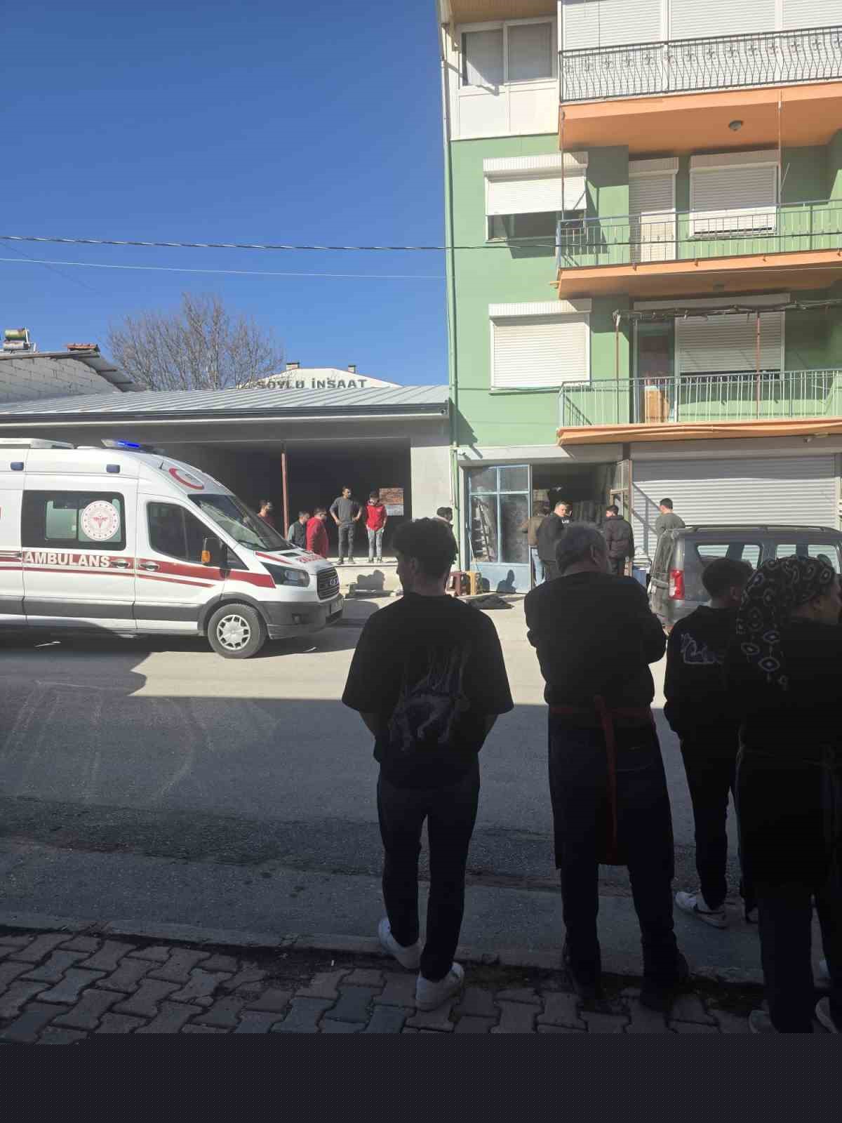 Eski karısını bacağından pompalı tüfekle yaraladı, iş yeri sahibi tarafından kolundan vuruldu
