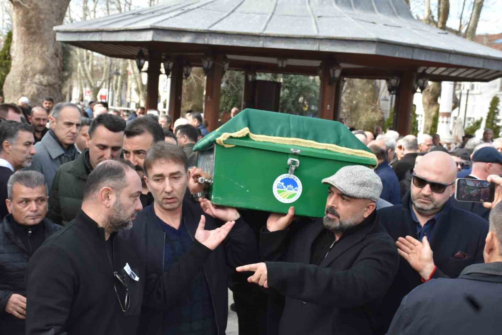 Eski milli futbolcu Tayfur Havutçu’nun vefat eden babası Sakarya’da toprağa verildi
